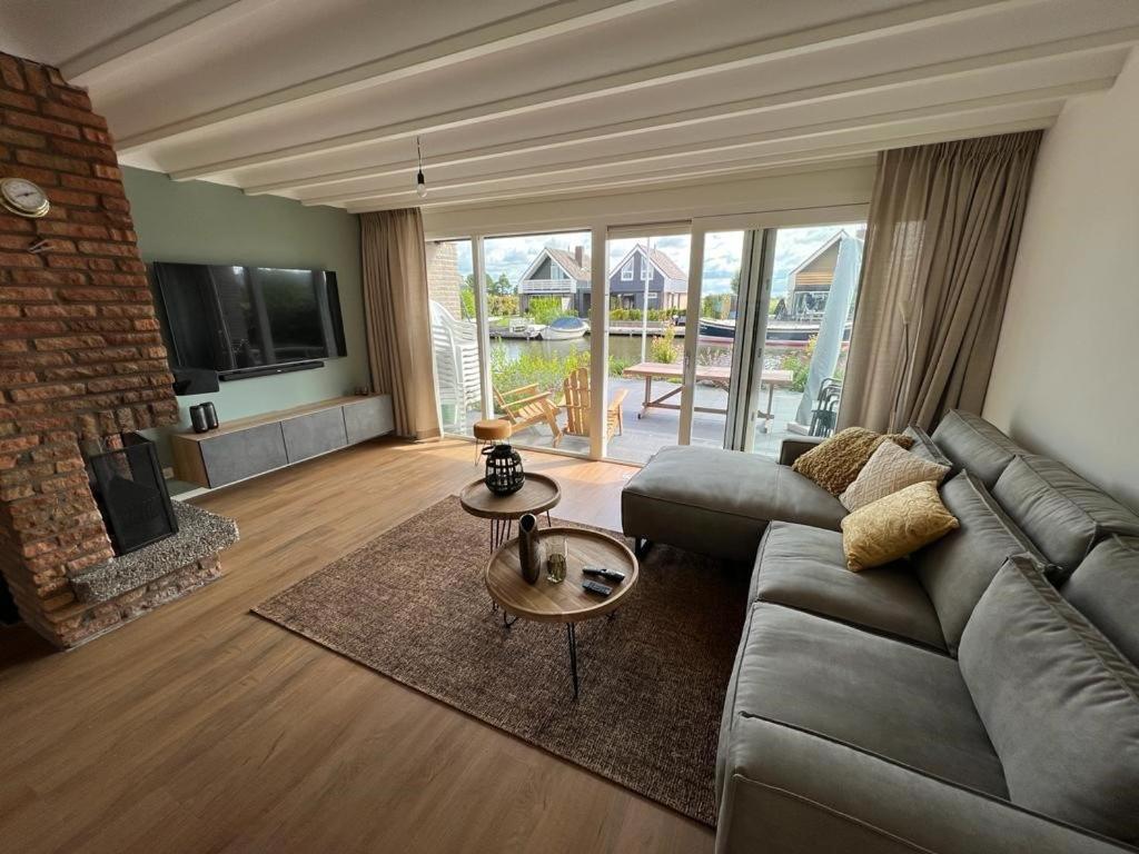 Vakantiehuis Aan Het Water Indijk Bagian luar foto